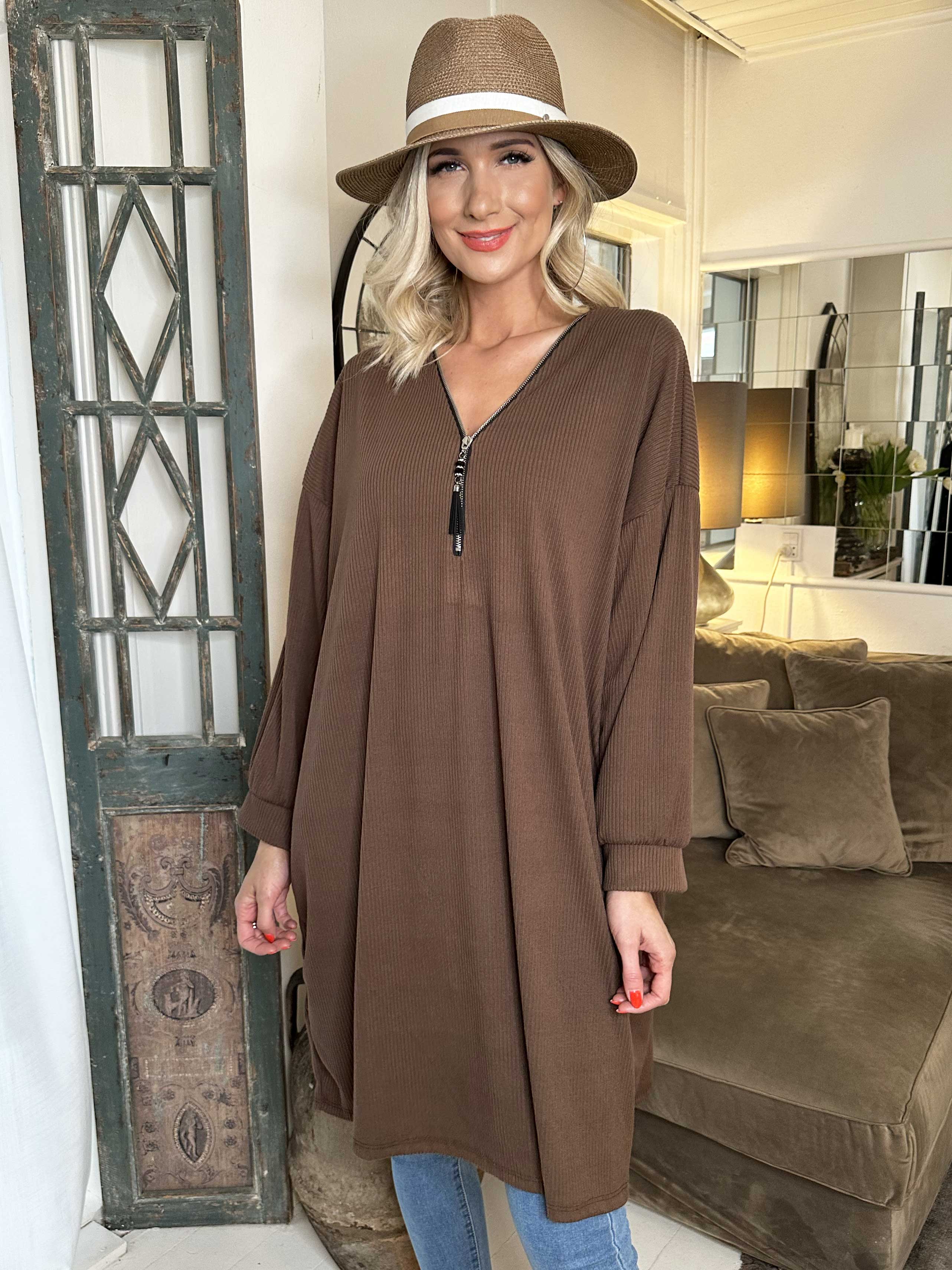 Liana - Mjuk ribbad klänning med dragkedja